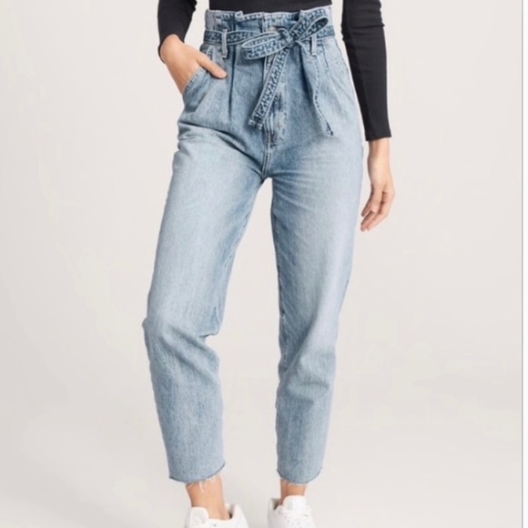 Abercrombie & Fitch A&F Ultra High Rise Paperbag Raw Hem Mom Jeans - Picture 1 of 13